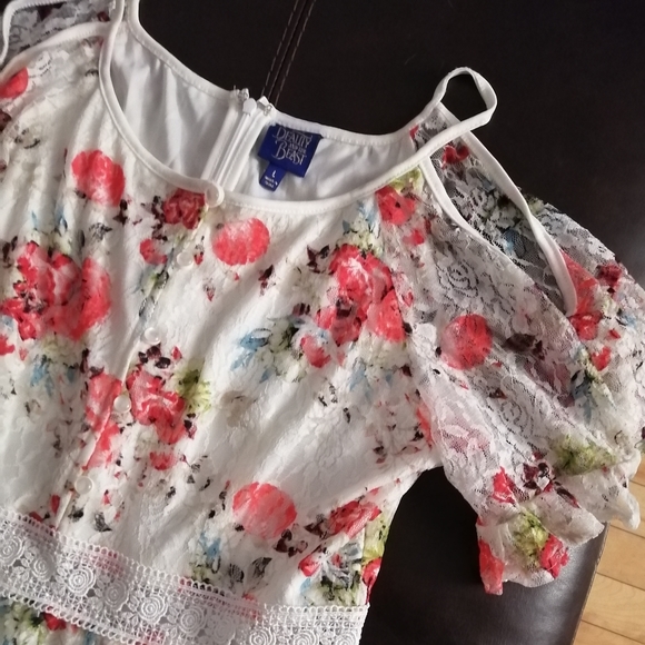 White floral off the shoulder dress - Picture 3 of 4